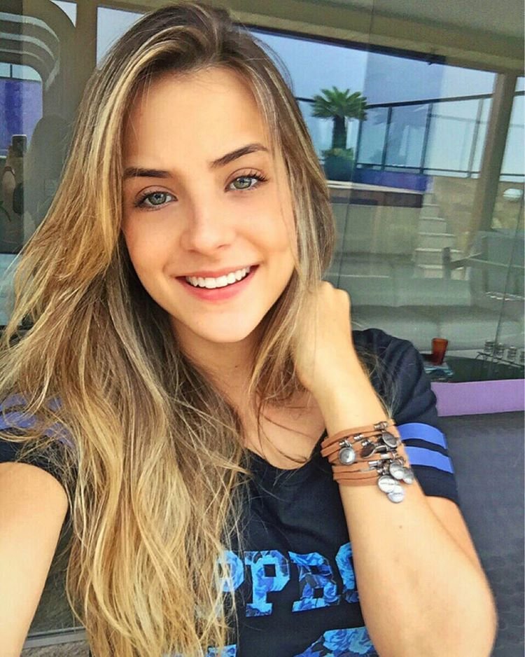  Fatima A